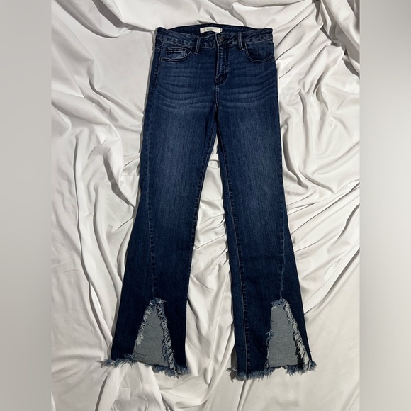 HIDDEN JEANS HAPPI FLARE DARK WASH SPLIT FRAYED HEM | 29 - Picture 5 of 13